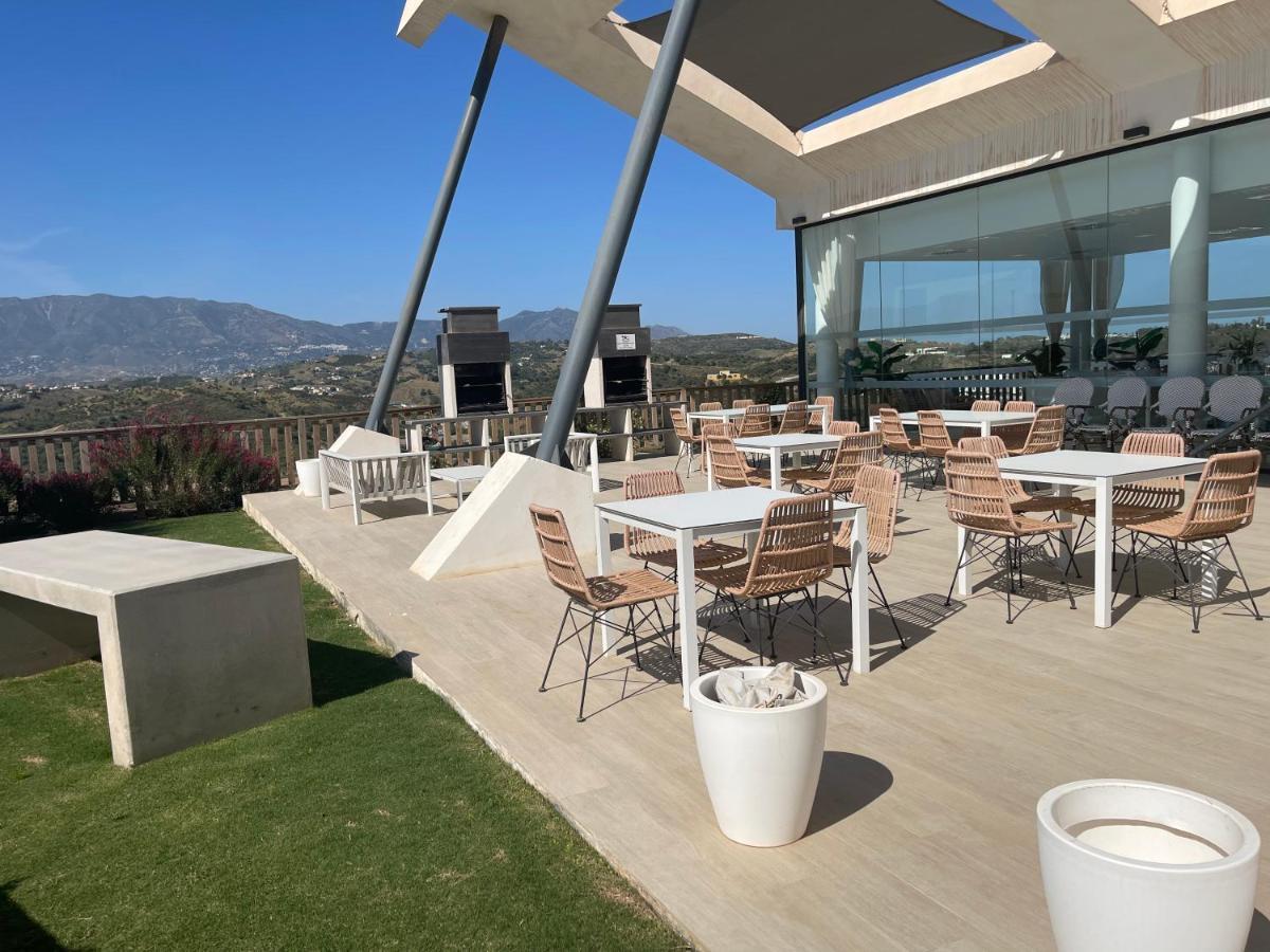 2-Bedroom-Apartment With A Terrace, Pool, Gym Málaga Extérieur photo