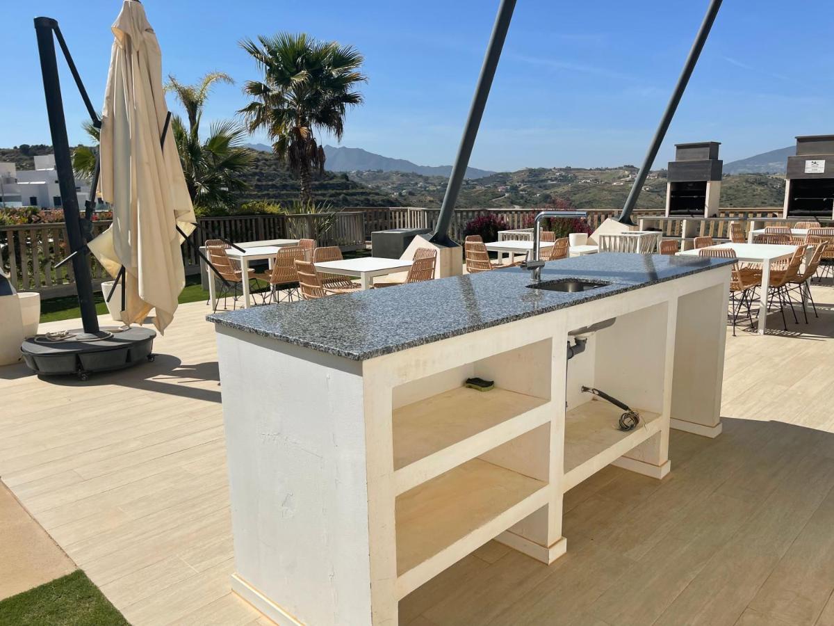2-Bedroom-Apartment With A Terrace, Pool, Gym Málaga Extérieur photo
