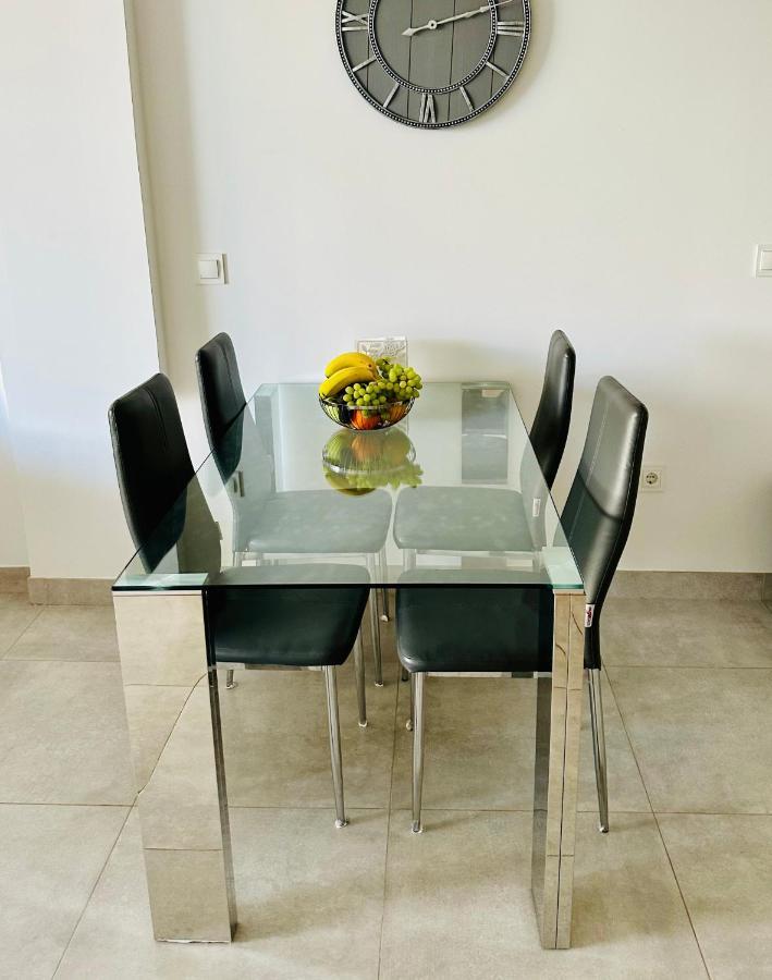 2-Bedroom-Apartment With A Terrace, Pool, Gym Málaga Extérieur photo