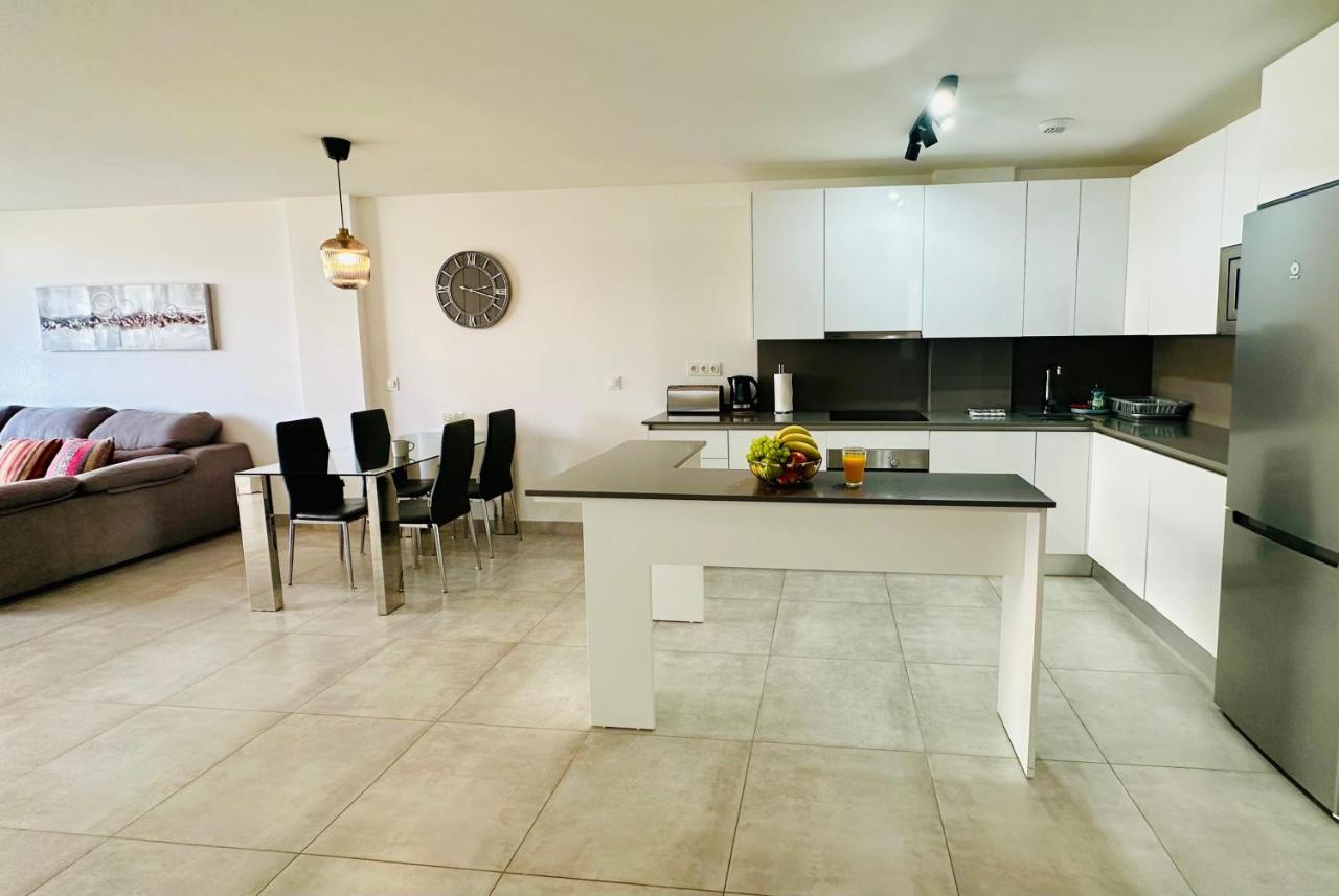 2-Bedroom-Apartment With A Terrace, Pool, Gym Málaga Extérieur photo