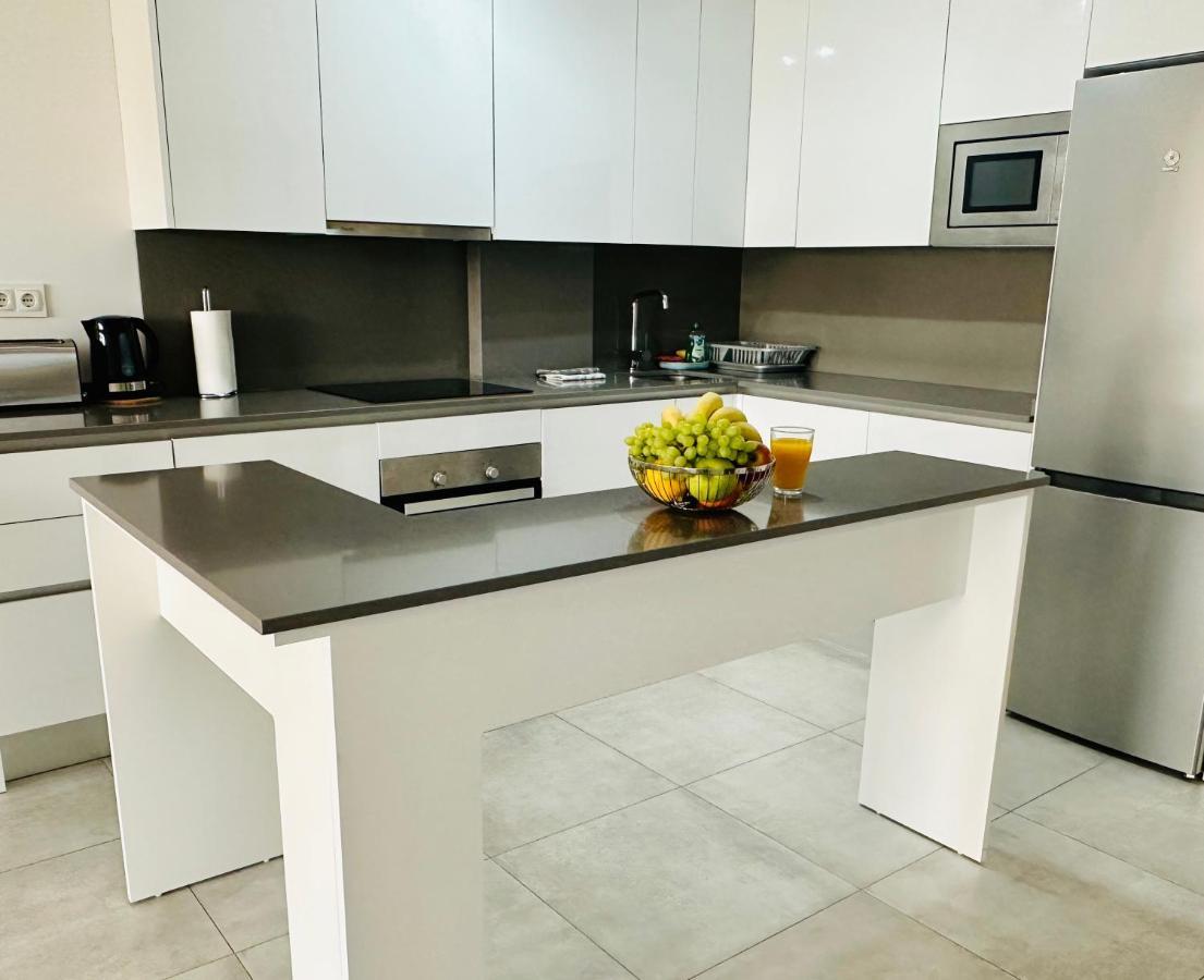 2-Bedroom-Apartment With A Terrace, Pool, Gym Málaga Extérieur photo